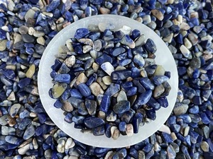 Wholesale High Quality Dynamic Crystal Brand Sodalite Chips Pure Natural Crystal Tumble Gemstone Feng Shui Love High Grade - Product Image 2