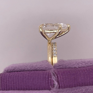 Ensemble de bague de fiançailles solitaire en diamant de laboratoire Pear Lab Grown avec alliance assortie en diamant rond - Product Image 2