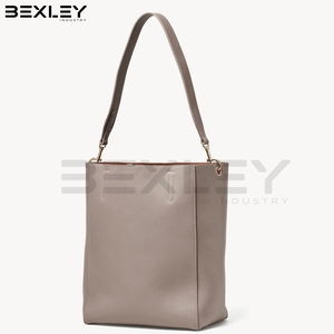 Bolso de Mano de Cuero Tejido con Borla Decorativa, Herrajes en Tono Dorado, Correa de Hombro Desmontable, Material Duradero de Buena Calidad - Product Image 2