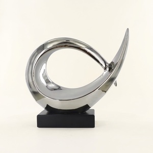 Sculpture de feuille en aluminium argenté vintage, statue de feuille tropicale en métal artisanale avec support pour la décoration de table à la maison, à l'hôtel ou au bureau - Product Image 4