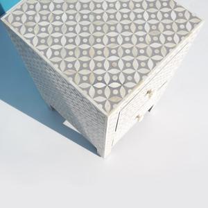 Mesa de Cajones con Incrustaciones de Hueso de ILAHI, Diseño Moderno con Detalles de Ágata, Almacenamiento de Tres Niveles, Mueble Portátil para el Hogar - Product Image 2