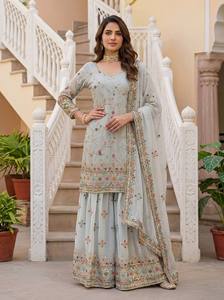 Traje Sharara Bordado de Diseño Indio para Bodas y Festivales, con Lentejuelas y Hilo Zari, Ropa de Fiesta para Mujer - Product Image 4