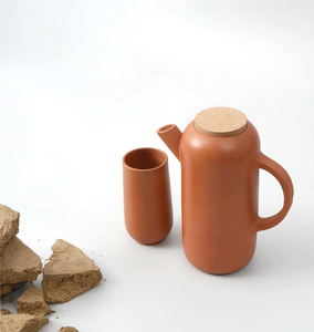 Jarra de terracota hecha a mano Mudra para su hogar - de la colección Earthen - 1 litro con tapa de madera - Product Image 3