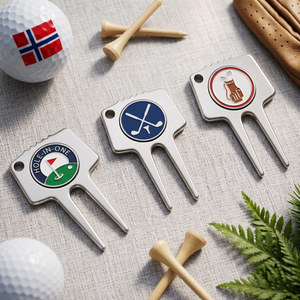 Kit de réparation de divots magnétique de haute qualité avec marqueur de balle, outils de réparation de divots de golf en métal personnalisés - Product Image 1