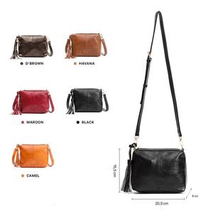 Sac élégant SACHIE BAG pour femme en microfibre et cuir synthétique, motif lettres, bandoulière réglable, fermeture éclair, durable, souple, pour cosmétiques - Product Image 6