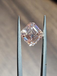 ราคาขายส่ง เพชรคุณภาพสูงเพาะเลี้ยงในห้องปฏิบัติการ 1 กะรัต-3 กะรัต ทรง Asscher สีม่วงชมพู  แบบเม็ดเดี่ยว รับรองโดย IGI ความสะอาดระดับ VS1-2 ผลิตด้วยมือ - Product Image 6