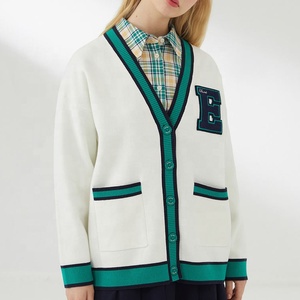 Cárdigan de Punto Vintage con Cuello en V Blanco para Mujer, con Ribete Verde y Parche con la Letra E, Estilo Preppy, Ropa de Invierno, Suéter de Manga Larga - Product Image 1