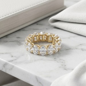 Bague éternité ovale sertie de pierres de 10,50 carats au total - Product Image 1