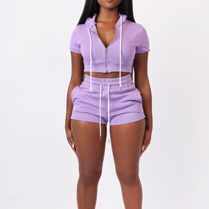 Ensemble deux pièces pour femme de qualité supérieure en molleton 100% coton français, comprenant un sweat à capuche court zippé et un short taille haute à cordon de serrage, coupe ajustée pour fille - Product Image 2