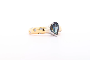 Anillo de Compromiso con Zafiro Natural en Forma de Pera, Chapado en Oro de 10K, Estilo Clásico para Mujer, Piedra de Nacimiento de Septiembre - Product Image 3