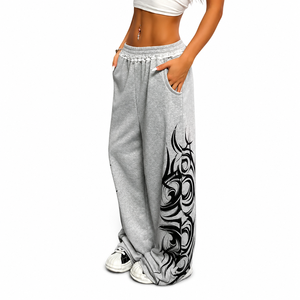 Pantalones Deportivos Anchos Grises para Mujer con Estampado Tribal Negro, Cintura Elástica, Corte Holgado, Estilo Casual Urbano - Product Image 4