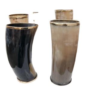 Taza para beber con cuerno genuino seguro para alimentos de estilo vikingo, soporte de cuero, artesanías naturales pulidas para bodas, hogar, Hotel, animales inspirados - Product Image 1