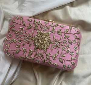 Pochette de soirée brodée de créateur à prix abordable – Élégante pochette pour femme pour mariage, fête et occasions spéciales - Product Image 3