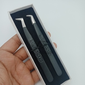 Pinzas para Extensión de Pestañas Color Negro Mate, Agarre Tipo Mariposa, Volumen Ruso, 65, 75, 90 Grados, Pinzas para Pestañas con Logotipo Personalizado - Product Image 1