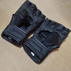 Guantes de MMA Ligeros y Personalizables de Daxx Sports Company, Medios Dedos, Cuero PU, Cierre de Gancho y Bucle, en Caja, Unisex, Equipo de Entrenamiento de Artes Marciales - Product Image 3