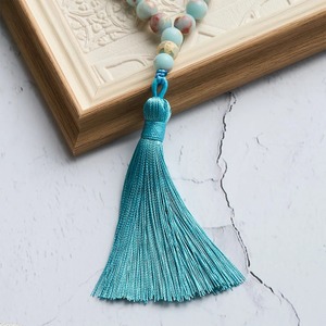 Collar de Resina Hecho a Mano Ecológico con Cuentas Redondas Turquesa Azul con Detalles Marrones y Patrón Circular para Uso Espiritual - Product Image 5