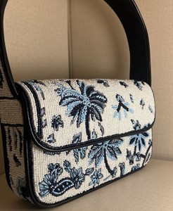 Sac bandoulière brodé ethnique à perles florales avec fermeture magnétique, idéal pour les soirées et événements festifs, accessoires de boutique - Product Image 5