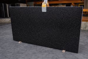 Materiales para Encimeras de Granito Negro Galaxy de 2 cm de Espesor, Losas de Granito Crudo, Precio para Compradores de Granito de la India - Product Image 2