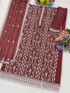 Traje de seda pura Rangoli Crush con bordado elaborado y mezcla de sedas, con dupatta. - Product Image 5