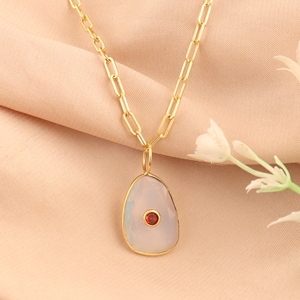 Collar con Colgante de Cuarzo Opalita con Incrustaciones de Circonitas Cúbicas Pequeñas, Cadena de Clip Chapada en Oro de 18K, Estilo Minimalista, Unisex, para Uso Diario - Product Image 4