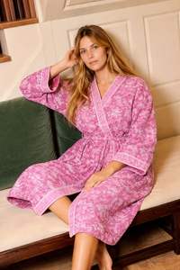 Peignoir de luxe en coton gaufré rose imprimé en bloc, écologique, pour femme, idéal pour les voyages, séchage rapide, pour spa, hôtel, vente au détail - Product Image 2