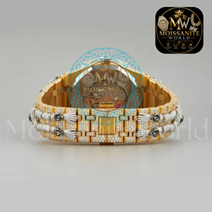 Reloj de Cuarzo para Hombre con Caja de Diamantes Tonneau de 41mm, Números Romanos Analógicos, Lujo Sencillo, Correa de Acero Inoxidable con Moissanita y Cierre Desplegable - Product Image 3