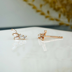 Boucles d'oreilles clous en or jaune avec diamants baguette de laboratoire - Product Image 5