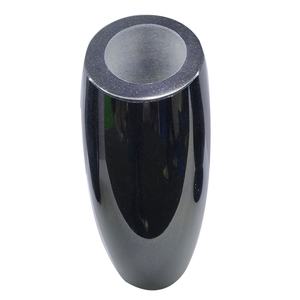 Nouveaux vases commémoratifs en granit noir indien de style européen, vase à <span class=keywords><strong>fleurs</strong></span> funéraires pour pierre tombale - Product Image 1