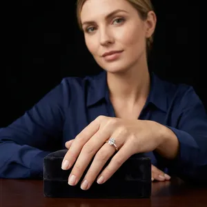 Bague de mariage incurvée en forme d'os à la main, sertie de diamants de laboratoire taille ovale, faite à la main, en forme de V, plaquée or, pour fiançailles et fêtes de luxe - Product Image 1