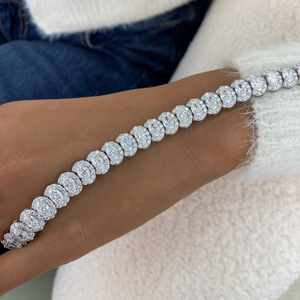 Bracelet tennis élégant en moissanite taille ronde avec halo, plaqué or blanc, bijoux de luxe étincelants pour femme, cadeau, look intemporel et luxueux - Product Image 5