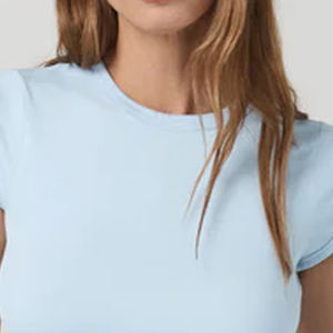 Camiseta de cuello redondo para mujer, corte ajustado, estilo urbano moderno, ropa de verano, informal, para exteriores, colección de verano, color liso - Product Image 2