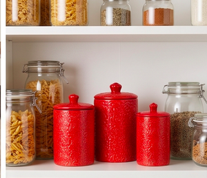 Conteneur de rangement de cuisine moderne en métal thermolaqué rouge avec un design élégant, parfait pour le stockage des légumineuses et des épices, et comme objet décoratif. - Product Image 3