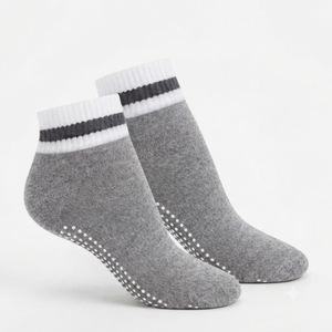 Chaussettes de sport personnalisées en gros – Qualité supérieure, design unique, antidérapantes, à prix abordable, motif uni, polyester/coton - Product Image 1