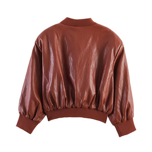 Chaqueta bomber de piel sintética marrón para mujer, con mangas farol, cierre de cremallera y cuello alto. - Product Image 2