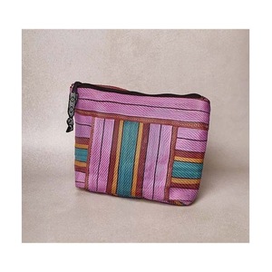 Bolsas de mano de nailon reciclado respetuosas con el medio ambiente de alta calidad, cierre de cremallera, bolsas de cosméticos portátiles para cosméticos, artículos de tocador, agua - Product Image 1