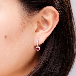 Pendientes de rubí con diamantes, piedra de nacimiento de julio, pendientes tipo huggie con rubí de corte redondo, halo de diamantes brillantes, joyería fina, regalo para novia - Product Image 4