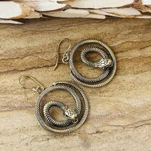 Pendientes Colgantes de Serpiente de Diseño Vintage, Joyería Boho de Latón para Mujer, Acabado de Latón Antiguo, Espiral, Animal, Gótico, Venta al por Mayor/OEM/ODM - Product Image 6