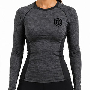 Camiseta Deportiva de Compresión para Mujer con Diseño Atlético Ergonómico, Tecnología de Gestión de la Humedad y Tela Elástica Resistente - Product Image 1