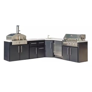 Isla de Cocina Exterior Emory Corner con Parrilla de Gas Propano de 5 Quemadores en Acero Galvanizado Negro con Horno para Pizza, Refrigerador y Fregadero - Product Image 1