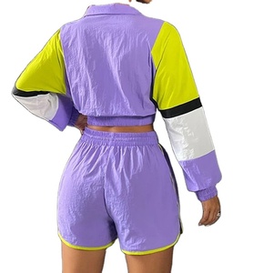 Ensemble 2 pièces coupe-vent en nylon pour femme, avec capuche, couleur unie, respirant, écologique, comprenant un sweat-shirt demi-zip et un short de survêtement court - Product Image 4