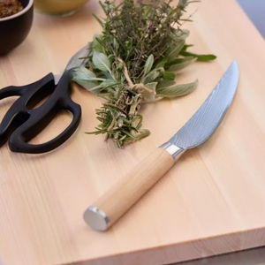 Couteau à désosser et à fileter de 6 pouces en acier Damas, lame courbée avec manche en bois Pakkawood blond pour désosser, tailler et trancher le poisson et la viande - Product Image 6