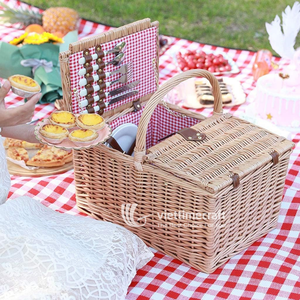 Cesta de Picnic Rústica, Cesta de Mimbre de Lujo con Juego de Cubiertos, Cesta Clásica con Forro de Gingham para Acampar al Aire Libre - Product Image 3