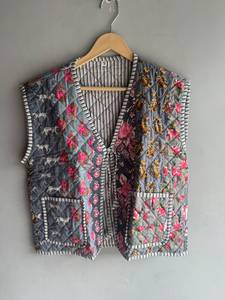 Gilet matelassé imprimé floral pour femme, sans manches, avec poches, style bohème, vêtement d'extérieur, taille régulière S, cadeau pour elle - Product Image 1
