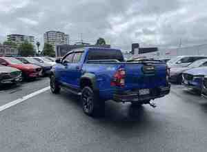 Toyota Hilux GD-6 RB 4x4 2023, Camioneta Usada, Eléctrica/Gasolina/Doble Combustible, con Asientos de Cuero, Volante a la Derecha/Izquierda, Dimensiones del Vehículo - Product Image 2