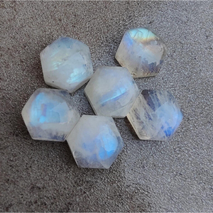 Piedra Lunar Blanca Natural de Grado AAA, Cabujón Hexagonal Calibrado, Gema Suelta para Joyería, Disponible en Todos los Tamaños - Product Image 1