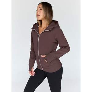 Sweats à capuche modernes pour femmes, style taille courte, en molleton de coton brossé, poignets côtelés, coupe oversize et tendance. - Product Image 3