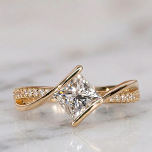 Anillo de compromiso OM GEMS con diamantes de corte princesa, oro amarillo de 10 quilates, 1 quilate, diamantes cuadrados cultivados en laboratorio, para mujer - Product Image 4