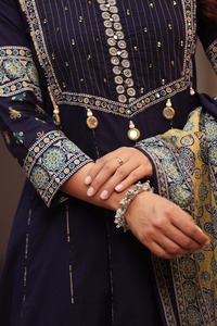 Ensemble de costume Anarkali en coton bleu marine de qualité supérieure 60x60 avec dupatta à bordure imprimée, tenue ethnique de créateur pour femmes, look festif - Product Image 4