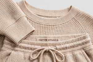 Conjunto Deportivo de Punto Beige para Mujer, Sudadera de Cuello Redondo, Pantalones Anchos con Cordón, Atuendo Informal - Product Image 2