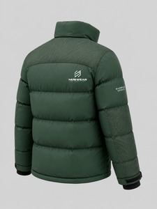 เสื้อแจ็คเก็ตพัฟเฟอร์สีเขียวสำหรับผู้ชาย กันลม ผลิตจากโพลีเอสเตอร์ เหมาะสำหรับฤดูหนาว สไตล์สปอร์ต มีซิปปิดและโลโก้ คอตั้ง ทรงปกติ - Product Image 4